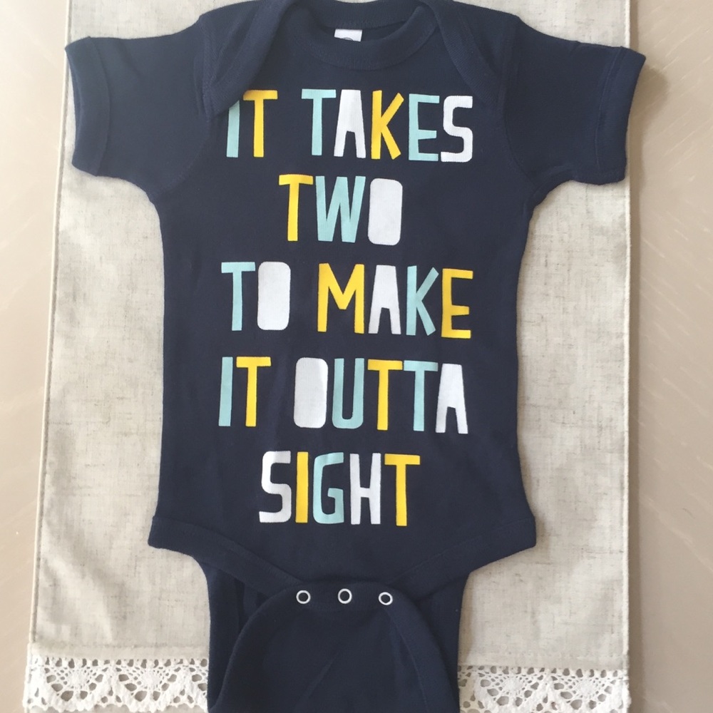 🆕 Twins 6 month baby onesie set NWOT - Picture 2 of 5